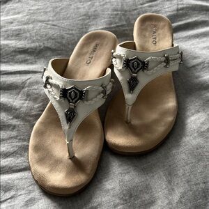 ☀️ Rialto White Wedge Thong Sandals with Silver Accent